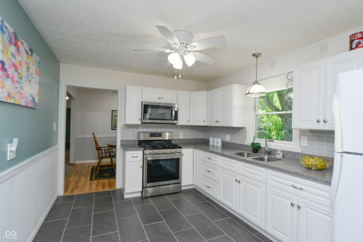 Listing Image 11
