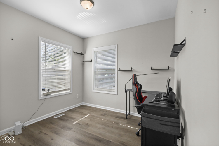 Listing Image 21