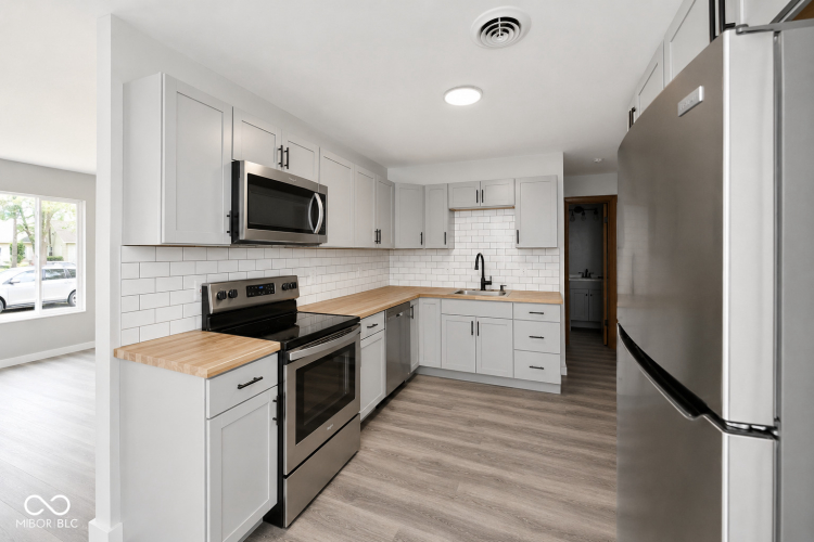 Listing Image 14