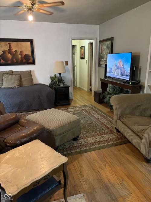 Listing Image 4