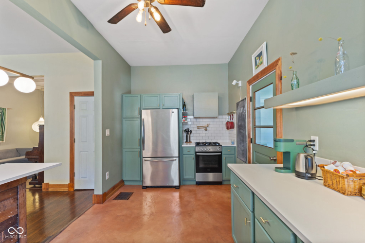 Listing Image 17
