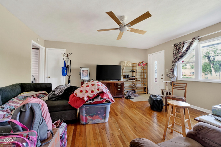 Listing Image 16