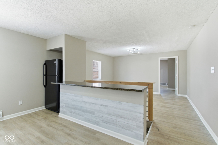 Listing Image 30