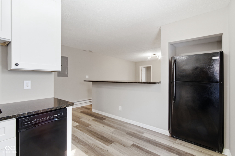 Listing Image 54