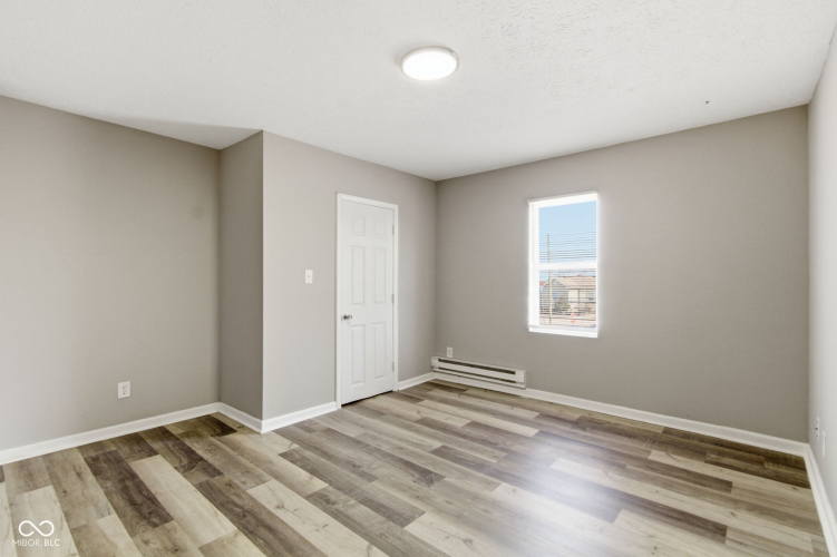 Listing Image 64