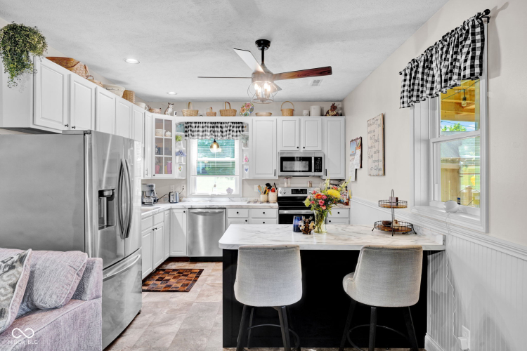 Listing Image 19
