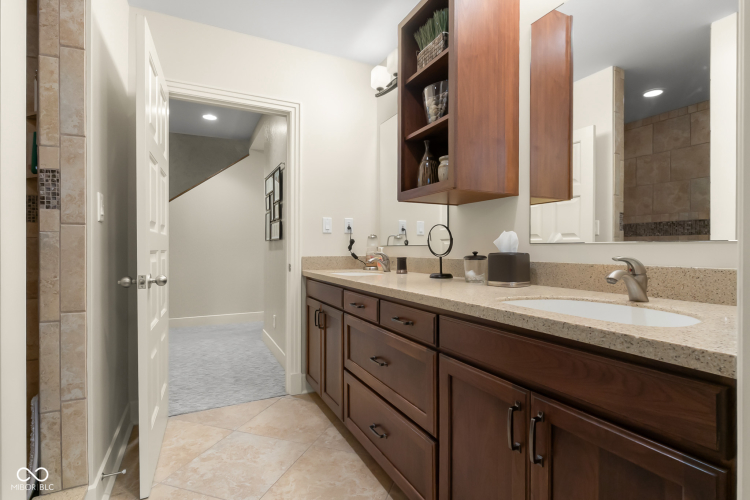 Listing Image 84