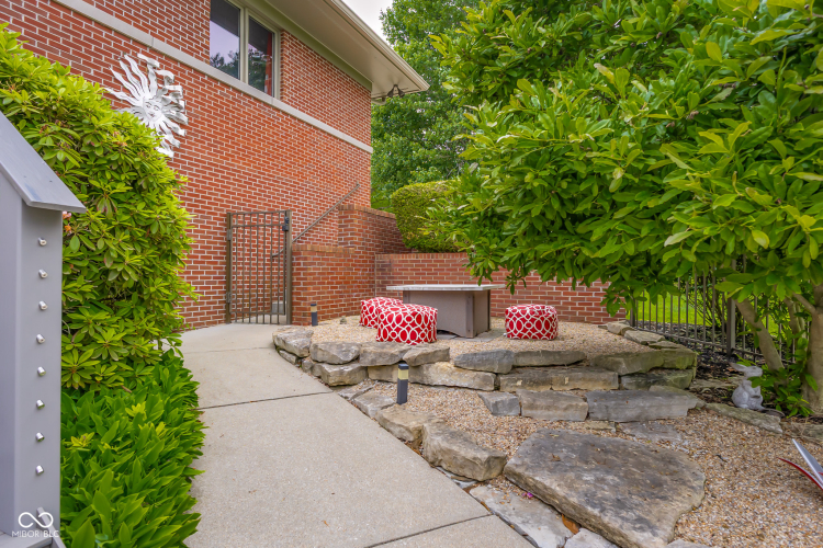 Listing Image 99