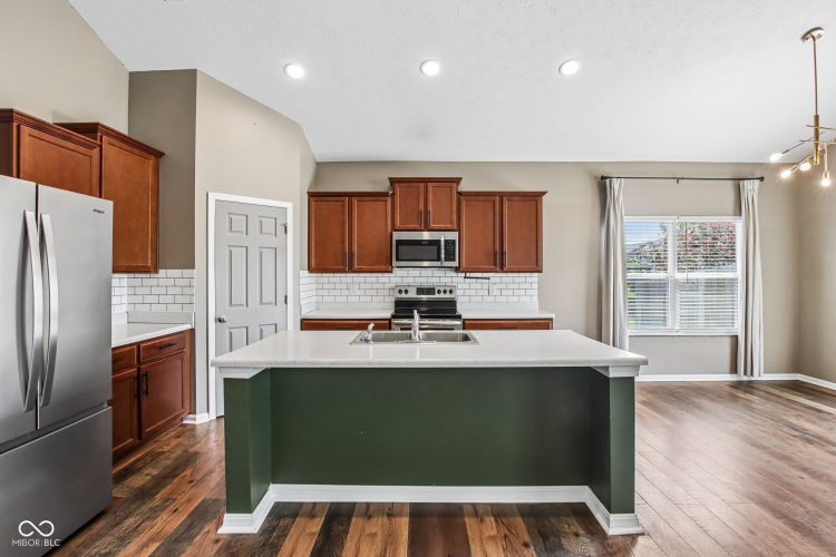 Listing Image 5