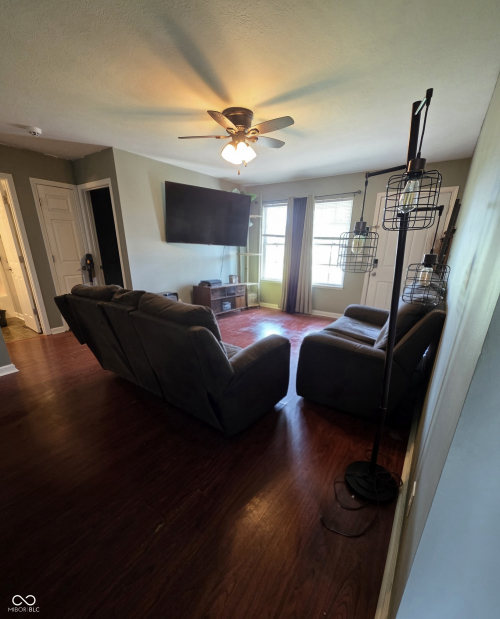 Listing Image 3