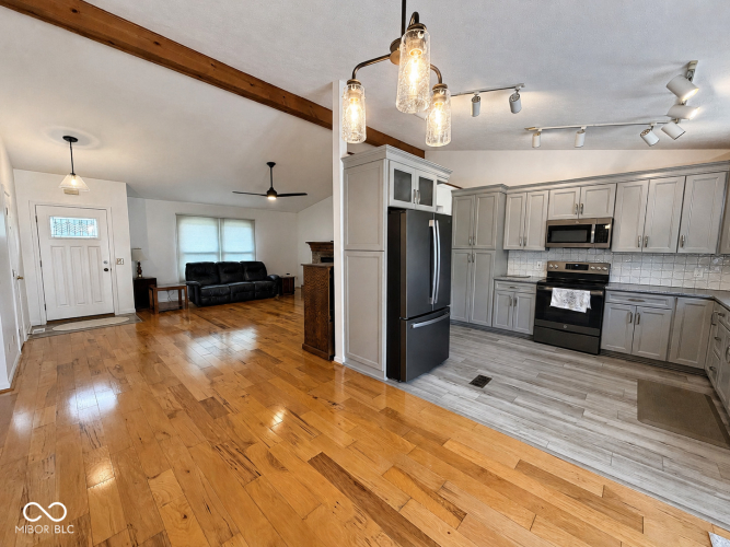 Listing Image 16