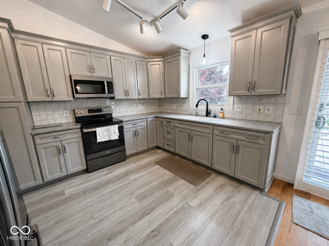 Listing Image 18