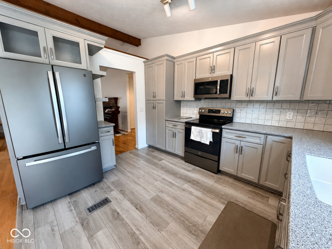 Listing Image 19