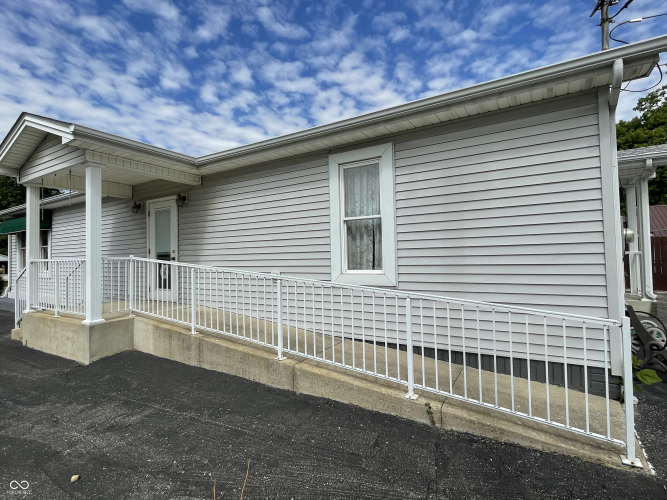 Listing Image 8