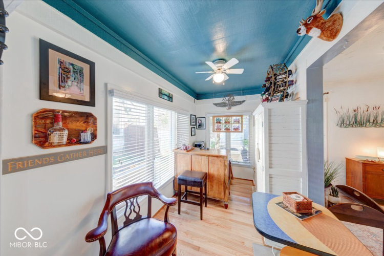 Listing Image 11