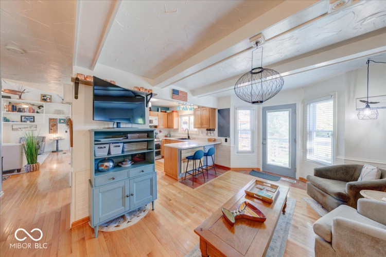 Listing Image 16