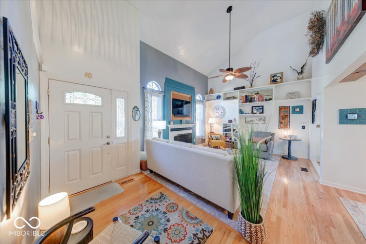 Listing Image 8