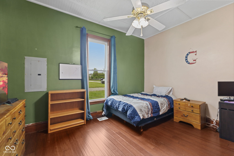 Listing Image 16