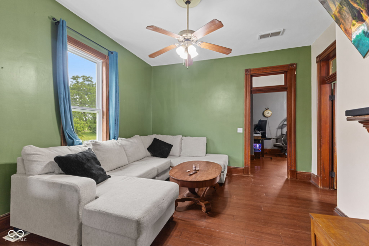 Listing Image 18