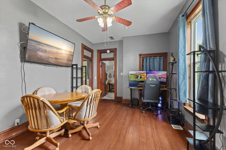 Listing Image 6