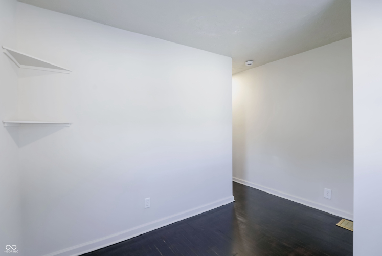 Listing Image 30