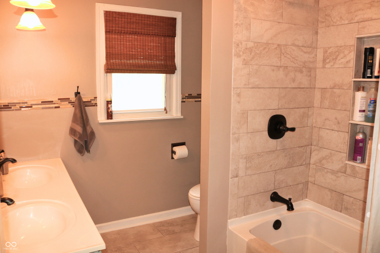Listing Image 115