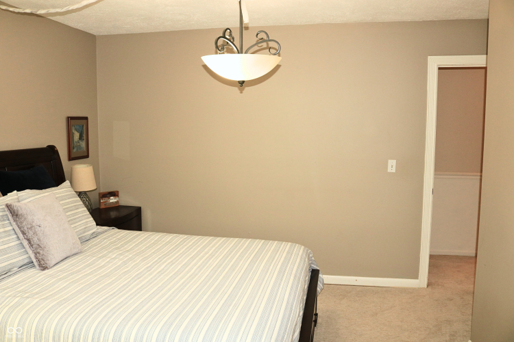 Listing Image 100