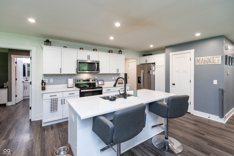Listing Image 12