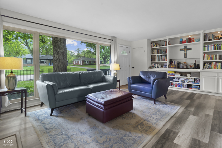 Listing Image 6