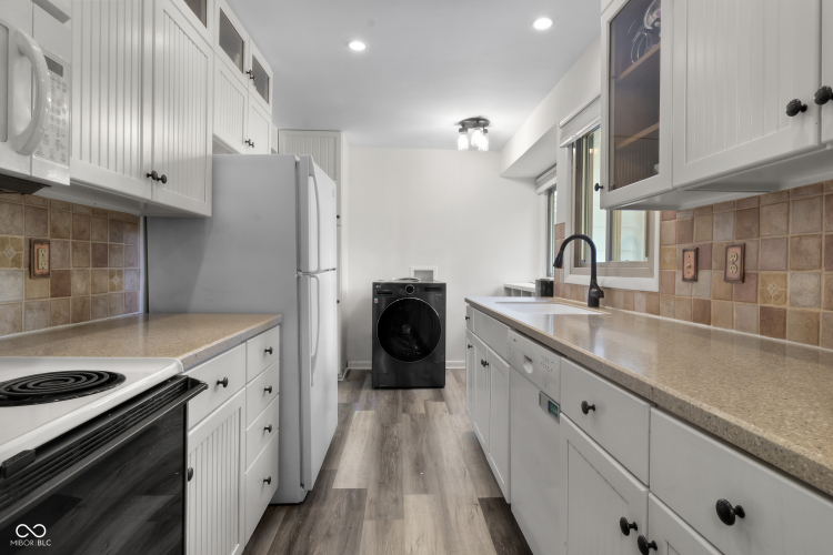 Listing Image 10