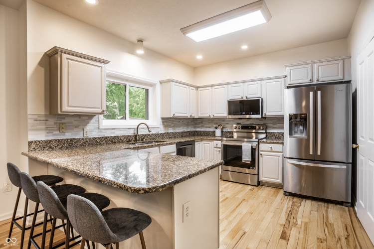 Listing Image 10