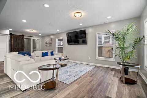 Listing Image 9