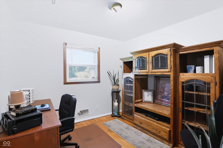 Listing Image 19