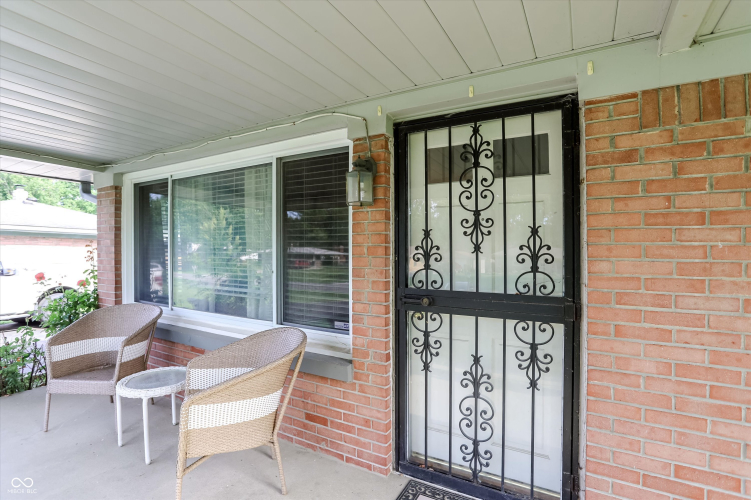 Listing Image 4