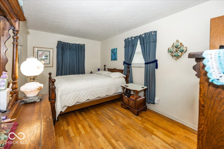 Listing Image 12