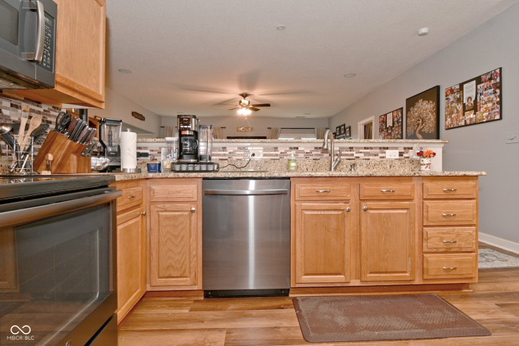 Listing Image 11