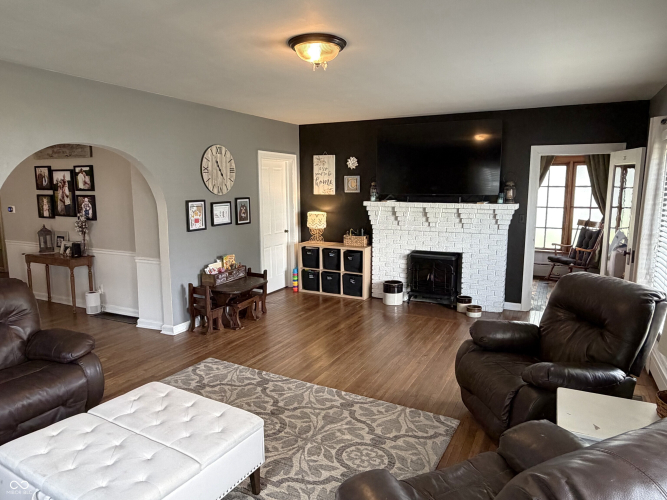 Listing Image 16