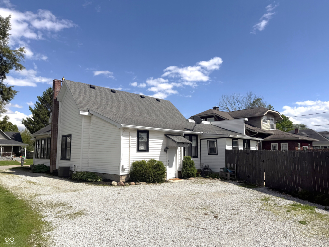 Listing Image 4