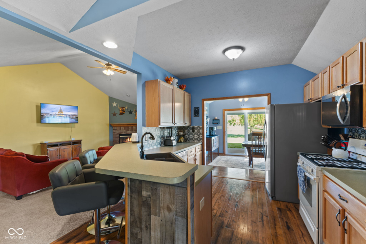 Listing Image 12