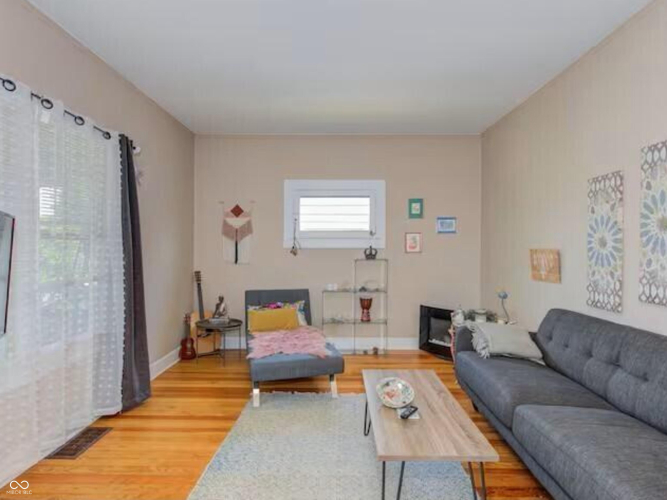 Listing Image 5