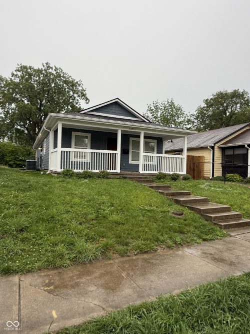 Listing Image 4