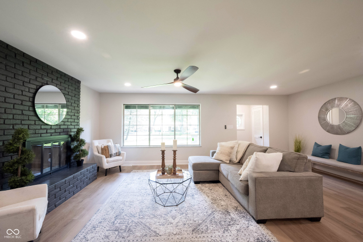 Listing Image 12