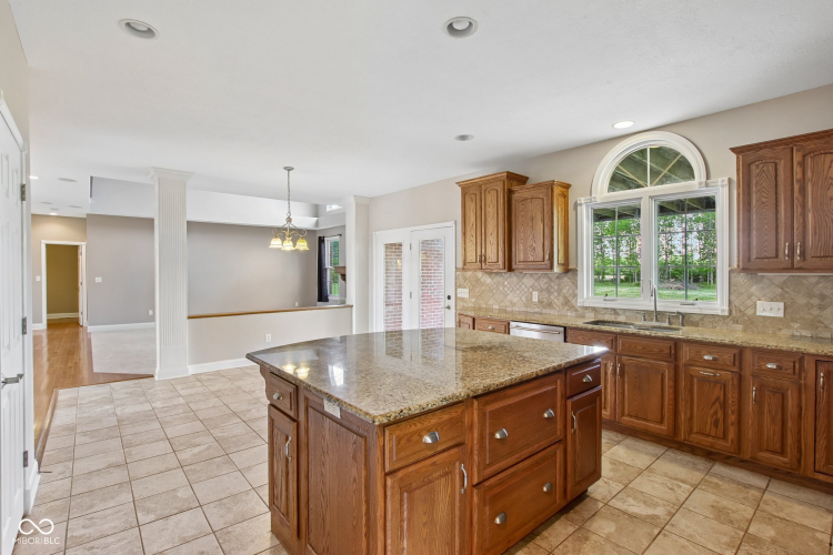 Listing Image 14