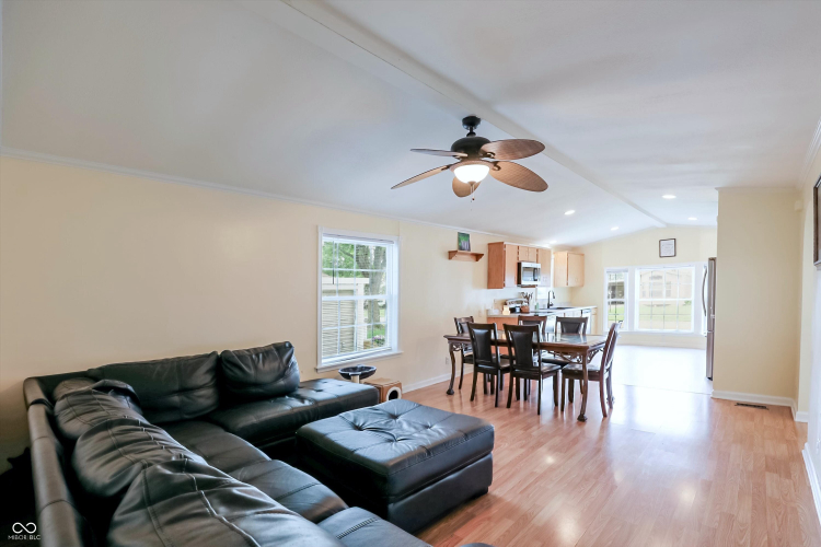 Listing Image 9