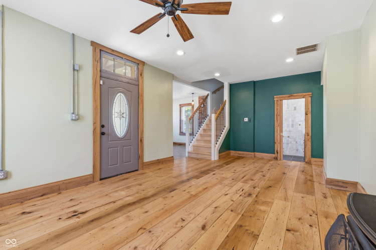 Listing Image 5