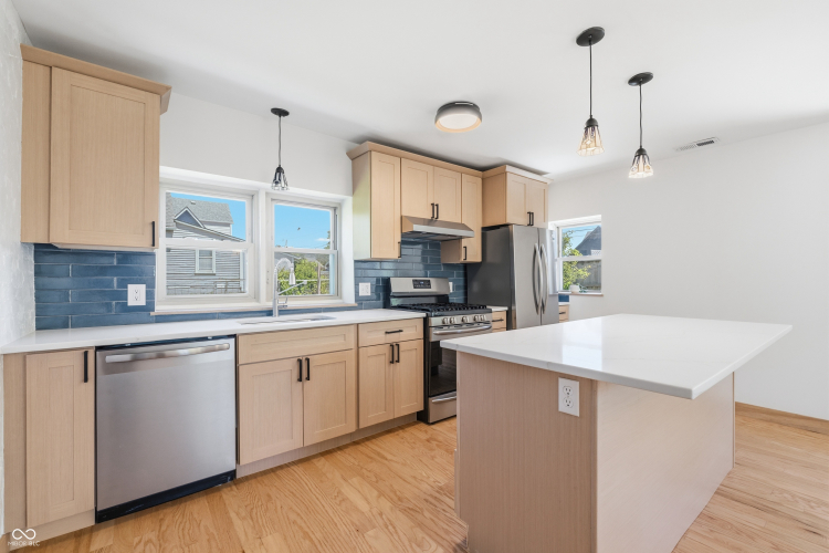 Listing Image 10