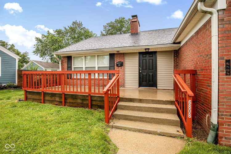 Listing Image 4