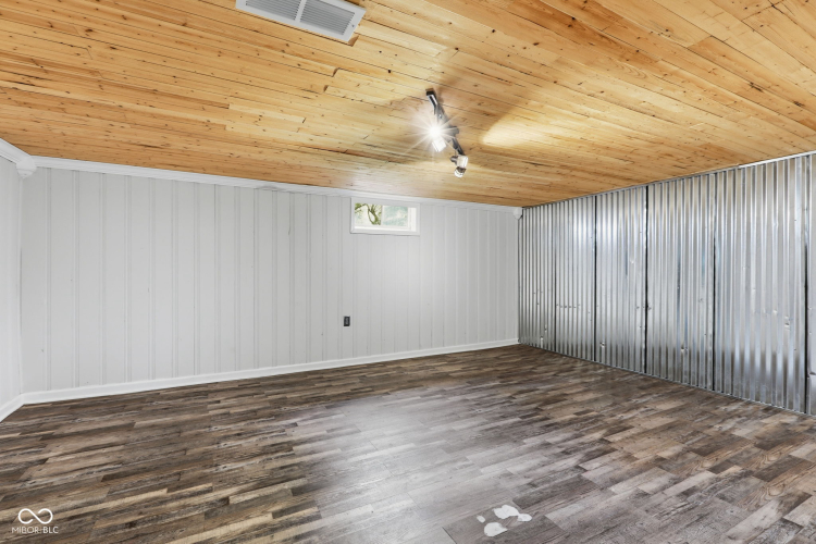 Listing Image 33