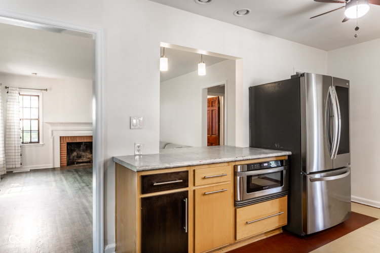 Listing Image 12
