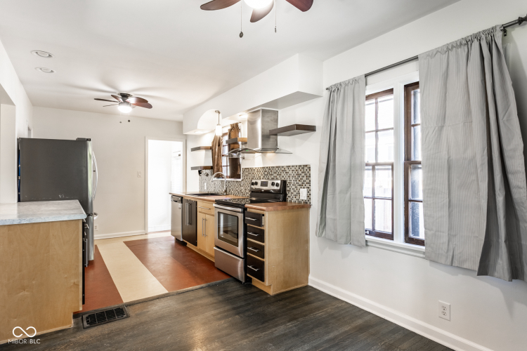 Listing Image 10